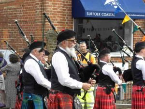 Peter-Crabb-Pipers-on-the-move-2